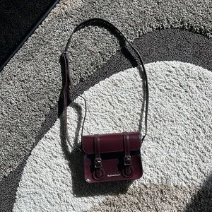 Dr. Martens 7 INCH VEGAN CROSSBODY BAG maroon